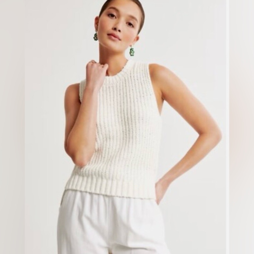 Abercrombie & Fitch Size Medium Easy Shaker Sweater Tank in White
